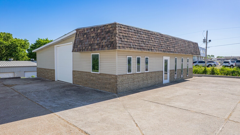 Primary Photo Of 414 Highway 42, Osage Beach Flex For Sale