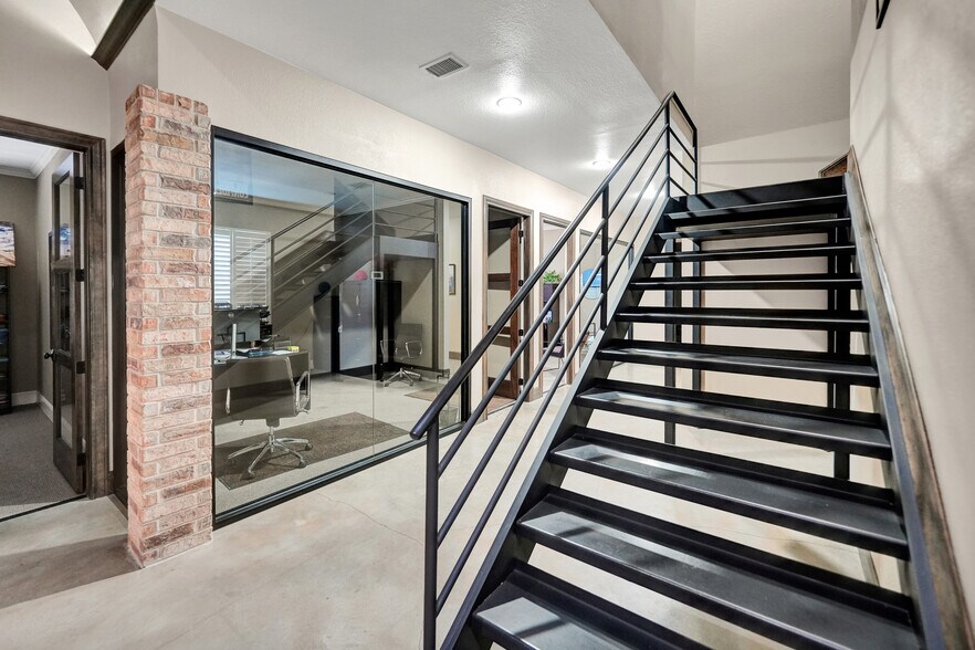 More Photos Of 4313 N County Rd W, Odessa Office For Sale