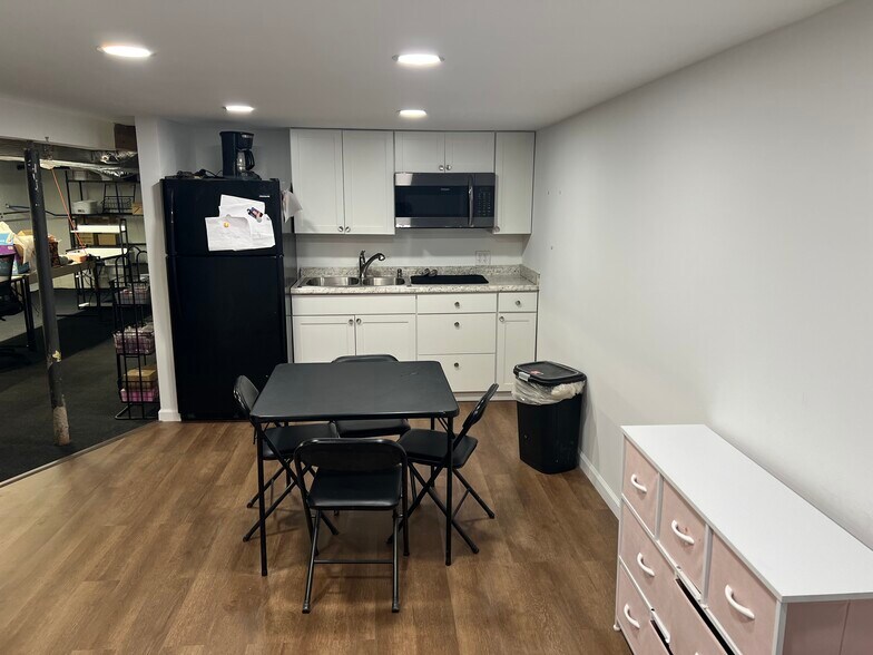 More Photos Of 1522 Oakhurst Dr, Charleston Office For Sale