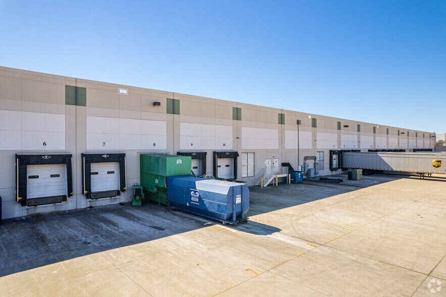 More Photos Of 800 W Bethel Rd, Coppell Distribution For Lease