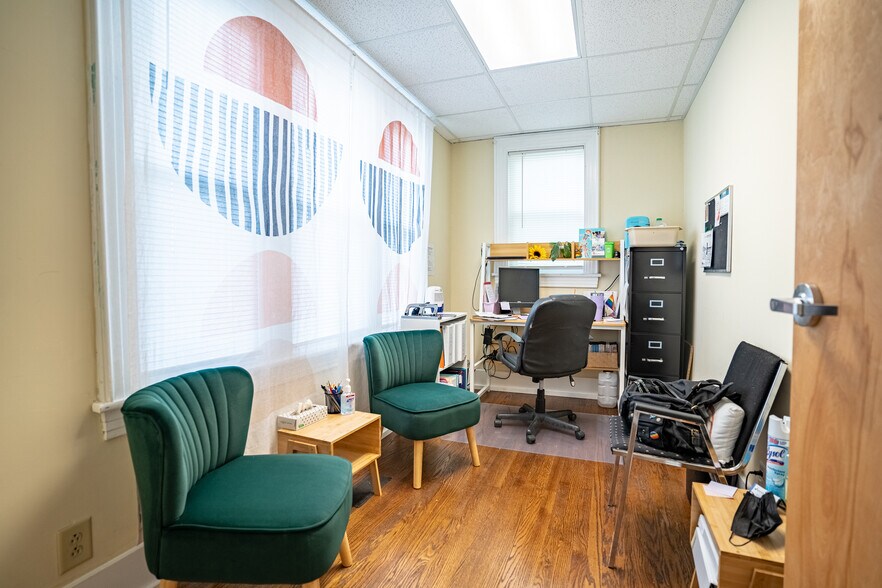 More Photos Of 528 E Main St, Gallatin Office For Sale