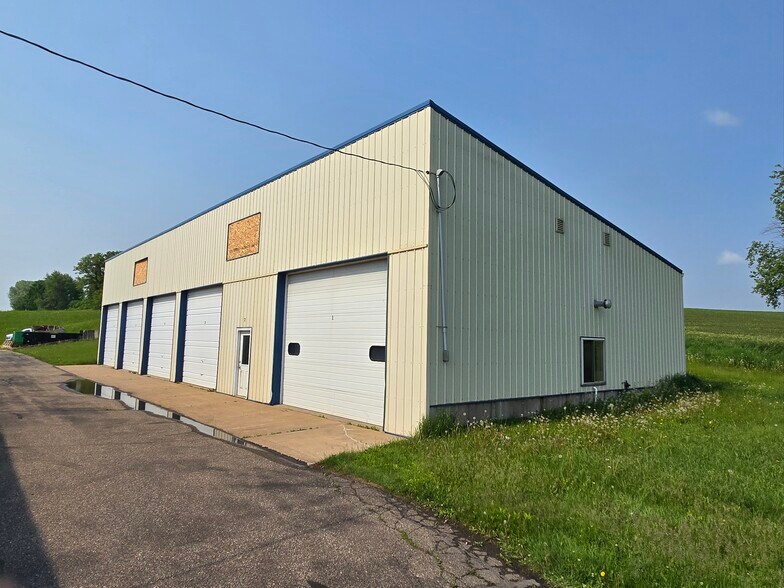 More Photos Of 855 Industrial Dr, Mondovi Distribution For Lease