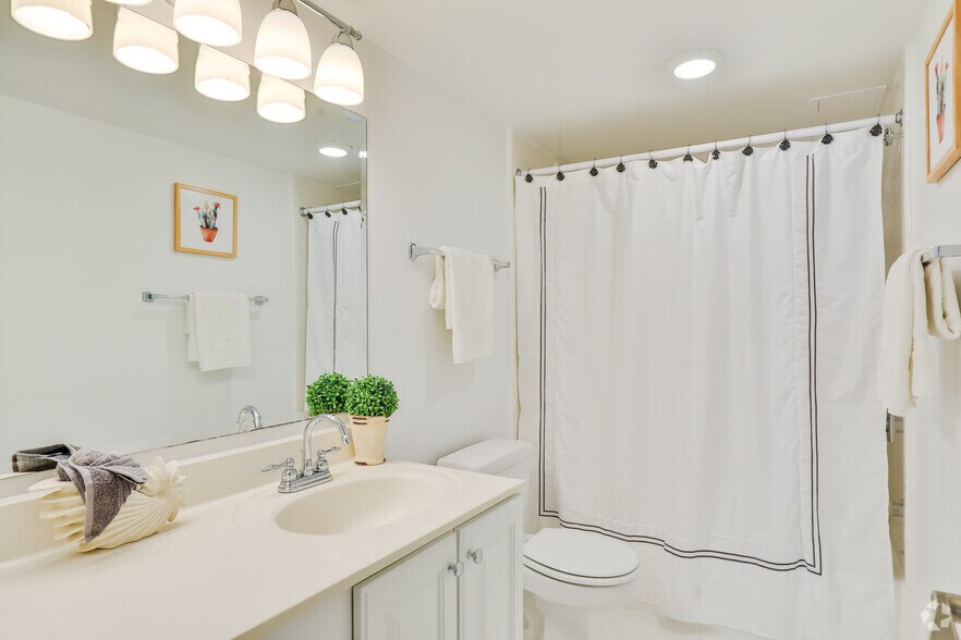 More Photos Of 5480 Wisconsin Ave, Chevy Chase Apartments For Lease