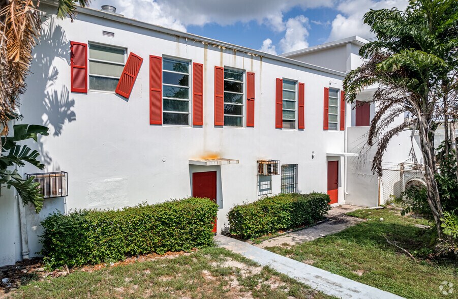 More Photos Of 825 Fern St, West Palm Beach Light Manufacturing For Lease