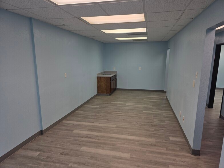 More Photos Of 8201-8207 Roughrider Dr, Windcrest Office For Lease