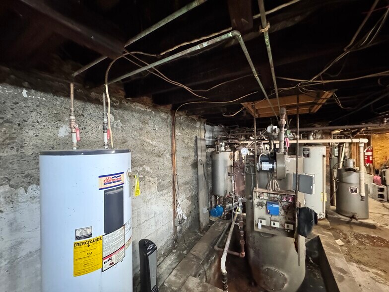 More Photos Of 177 N Allen St, Albany General Retail For Sale