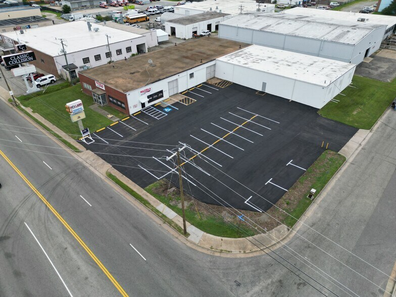 More Photos Of 402 Aberdeen Rd, Hampton Service For Lease