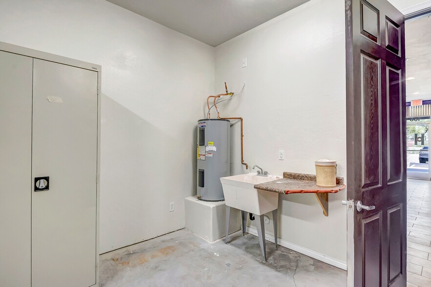 More Photos Of 4521 E Jensen St, Mesa Light Manufacturing For Lease