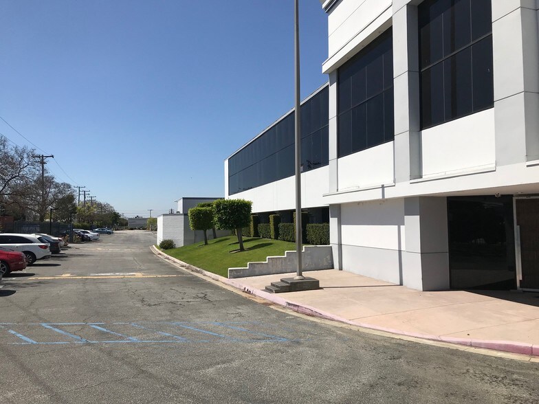 More Photos Of 3217 S Garfield Ave, Commerce Manufacturing For Sale