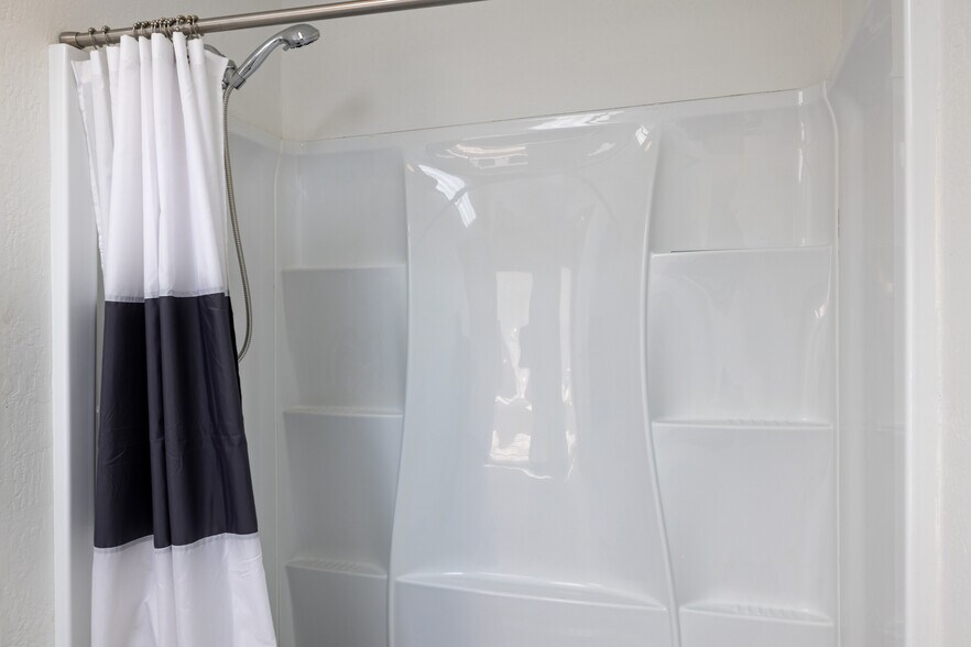 More Photos Of 4512-4514 Hollis St, Emeryville Warehouse For Lease