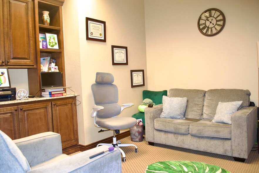 More Photos Of 307 E Danforth Rd, Edmond Office Residential For Sale