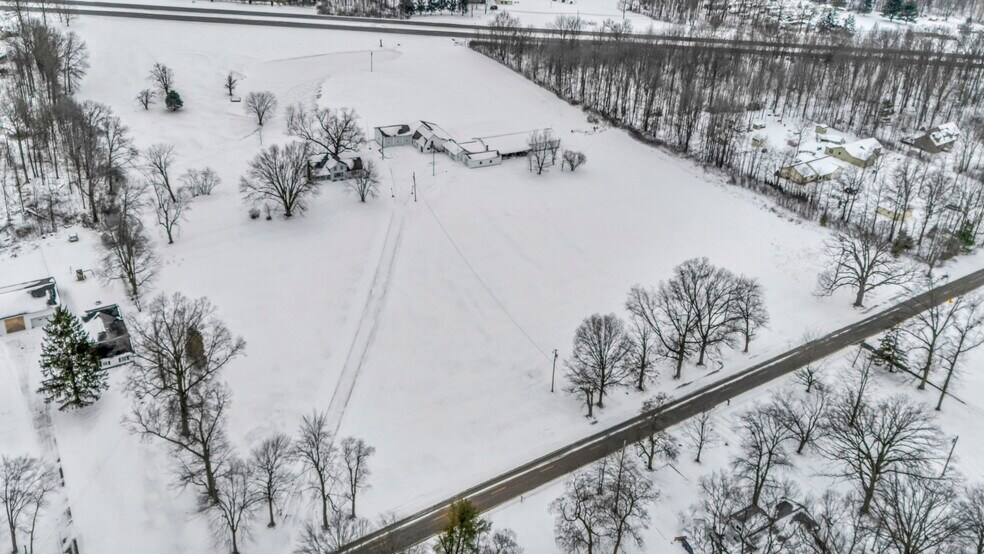 More Photos Of 4085 Herner County Line Rd, Southington Showroom For Sale