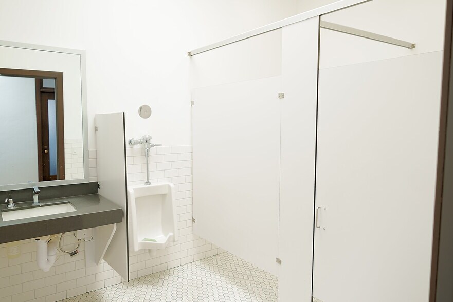 More Photos Of 200-208 N Broadway, Santa Ana Storefront Retail Office For Lease