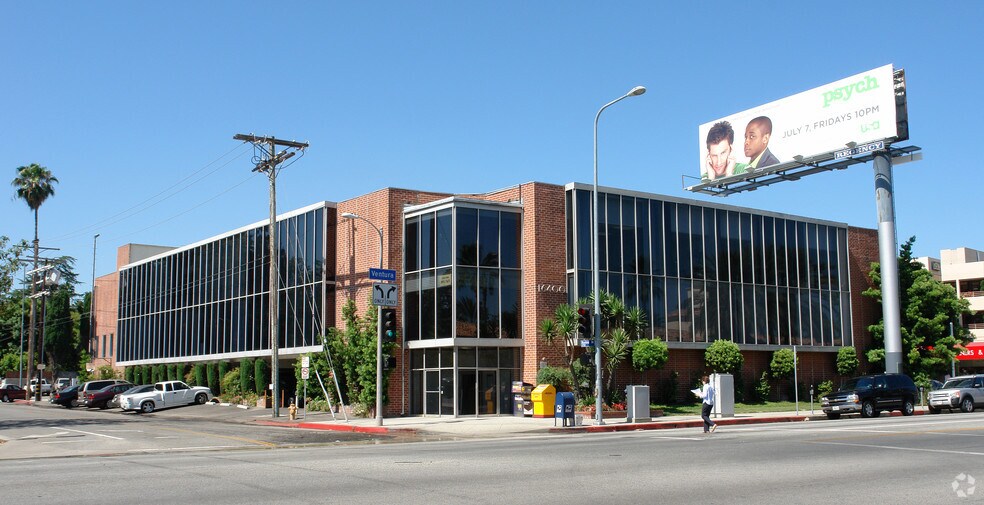 Primary Photo Of 16400 Ventura Blvd, Encino Office For Lease