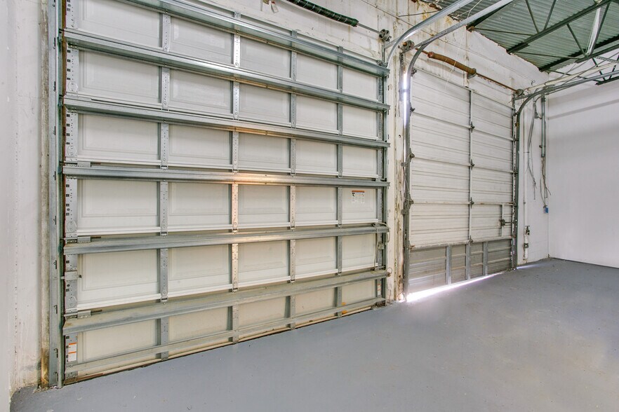 More Photos Of 1500-1536 S Dixie Hwy, Pompano Beach Showroom For Lease
