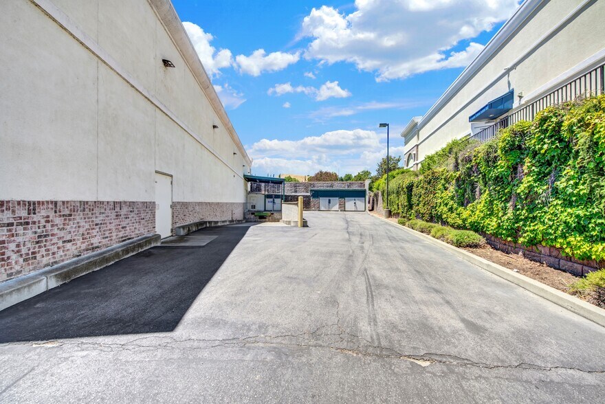 More Photos Of 3340 N Texas St, Fairfield Drugstore For Lease
