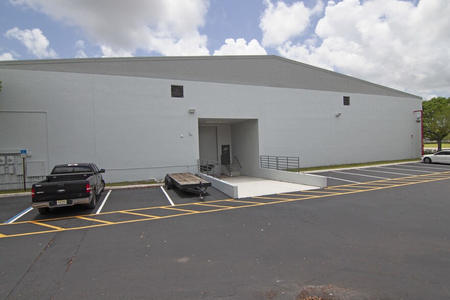 More Photos Of 1700 Banks Rd, Margate Flex For Lease