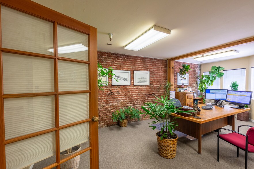 More Photos Of 367-387 N State St, Ukiah Office For Sale