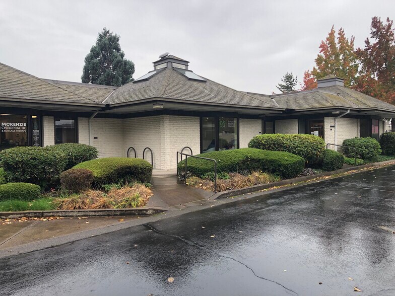 More Photos Of 2475-2479 Oakmont Way, Eugene Medical For Lease