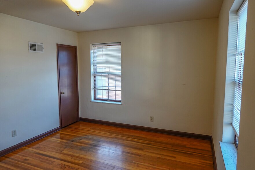 More Photos Of 6957 Chippewa St, Saint Louis Multifamily For Sale