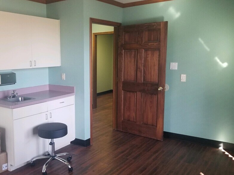 More Photos Of 1128 Villa Linde Ct, Flint Medical For Sale