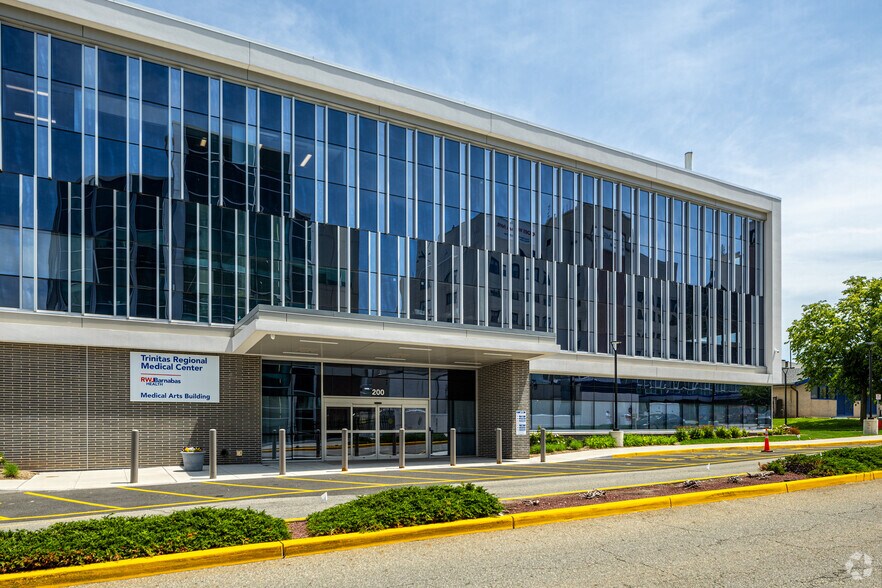 More Photos Of 200-226 Williamson St, Elizabeth Medical For Lease