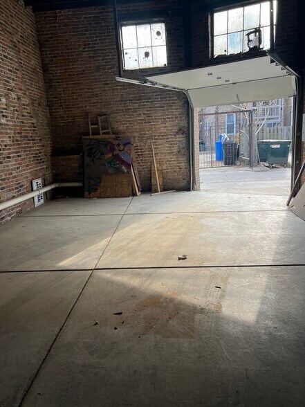 More Photos Of 1531 W 18th St, Chicago Apartments For Lease