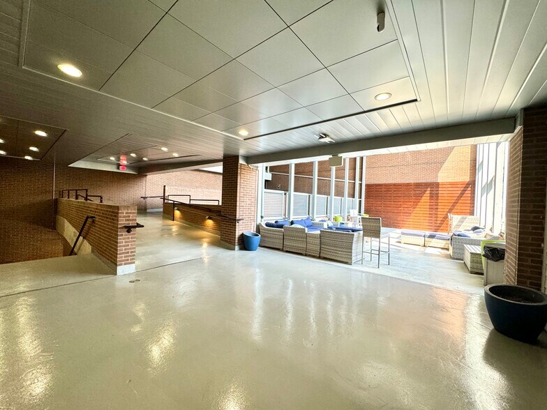 More Photos Of 100 N Queen St, Lancaster Office For Sale