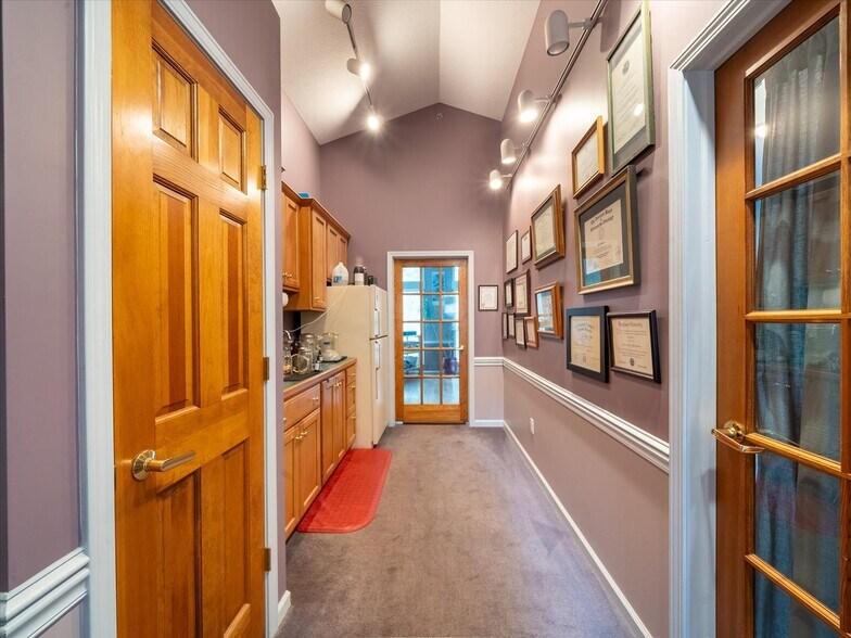 More Photos Of 55 Sullys Trl, Pittsford Office For Lease