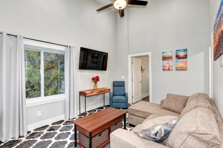 More Photos Of 1413-1415 Victorian Aly, Sacramento Apartments For Sale