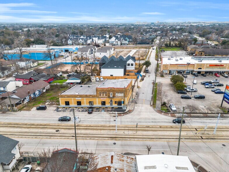 More Photos Of 5208 Harrisburg Blvd, Houston Storefront For Lease