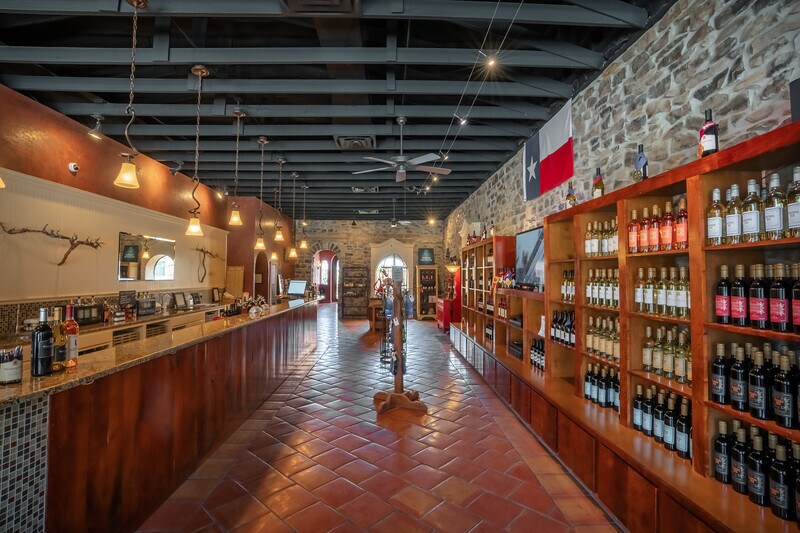 More Photos Of 316 E Wallace St, San Saba General Retail For Sale