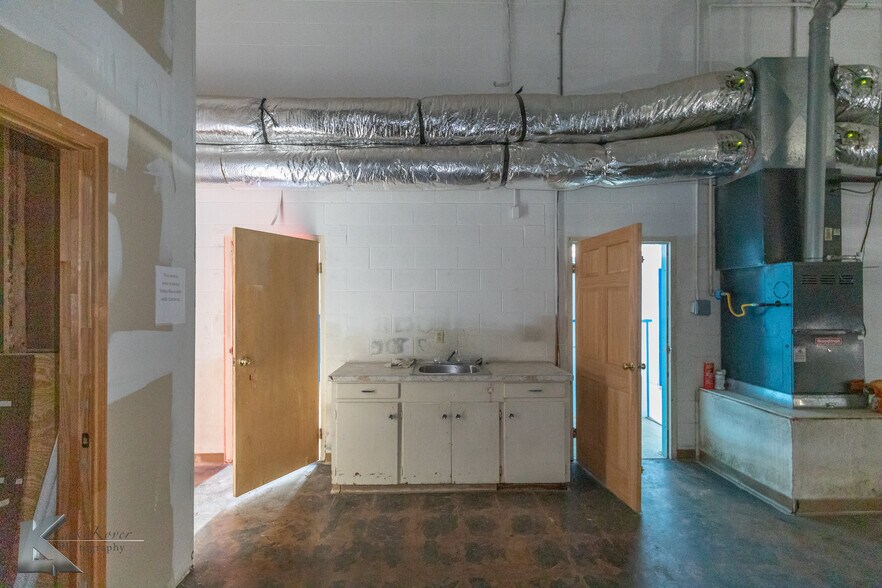 More Photos Of 817 Butternut St, Abilene Flex For Sale