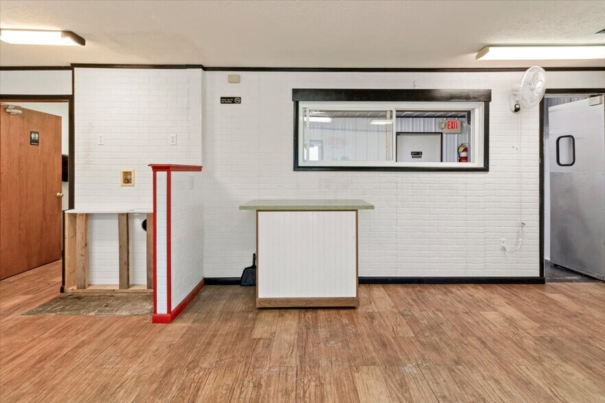 More Photos Of 406 N Main St, Lynn Restaurant For Lease