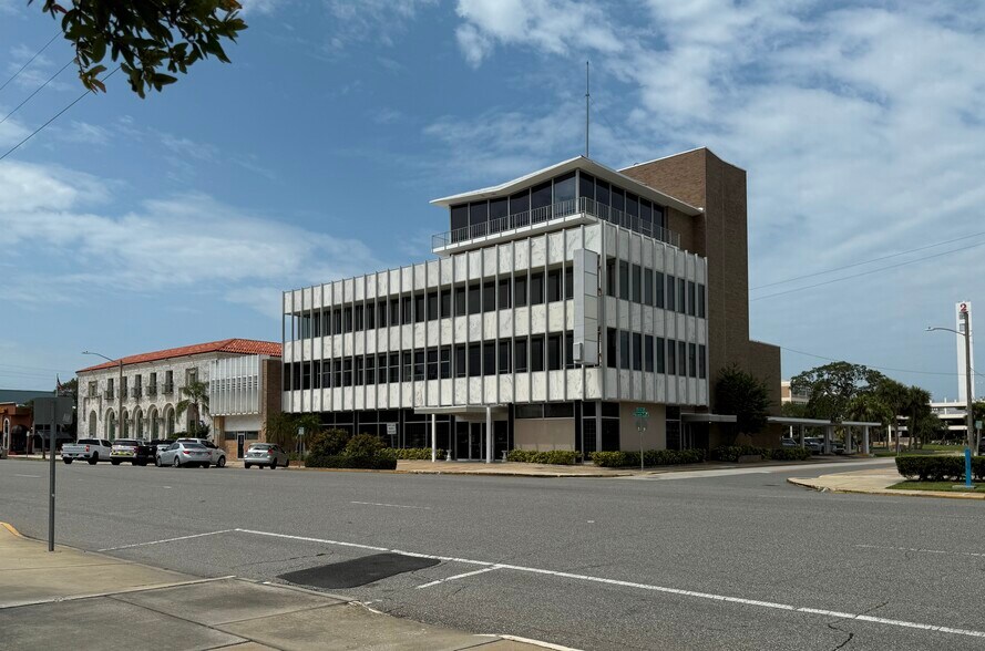 Primary Photo Of 226-230 N Beach St, Daytona Beach Office For Sale