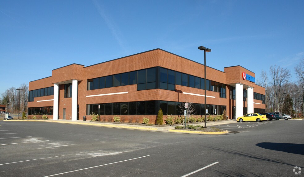 More Photos Of 10 Center St, Stafford Office For Lease