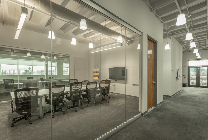 More Photos Of 1301 Riverfront Pkwy, Chattanooga Office For Lease