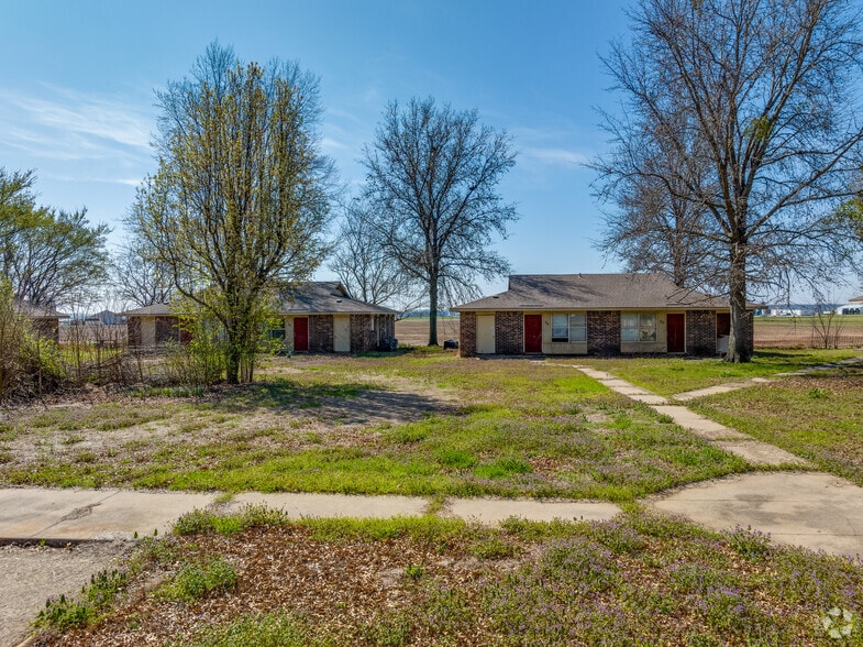 More Photos Of 100 W. Oak St., Webbers Falls Apartments For Sale