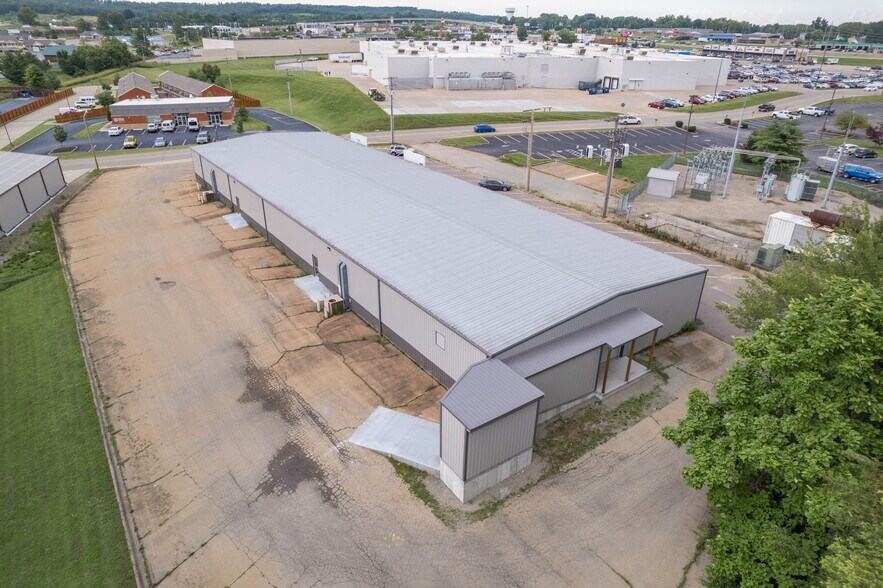 More Photos Of 650 Walton Dr, Farmington Storefront Retail Office For Sale