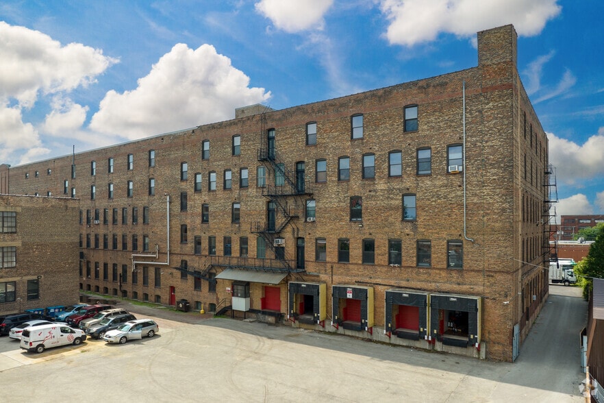 More Photos Of 3636 S Iron St, Chicago Light Distribution For Sale