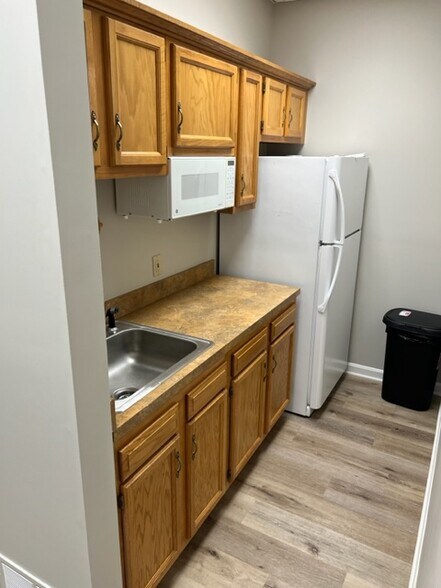 More Photos Of 1700 Ups Dr, Louisville Office For Sale