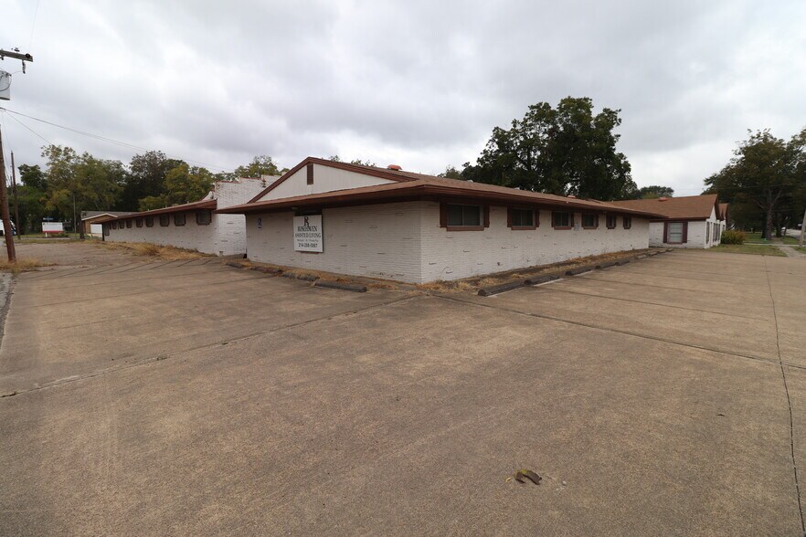 More Photos Of 108 W Hickory St, Kaufman Healthcare For Sale