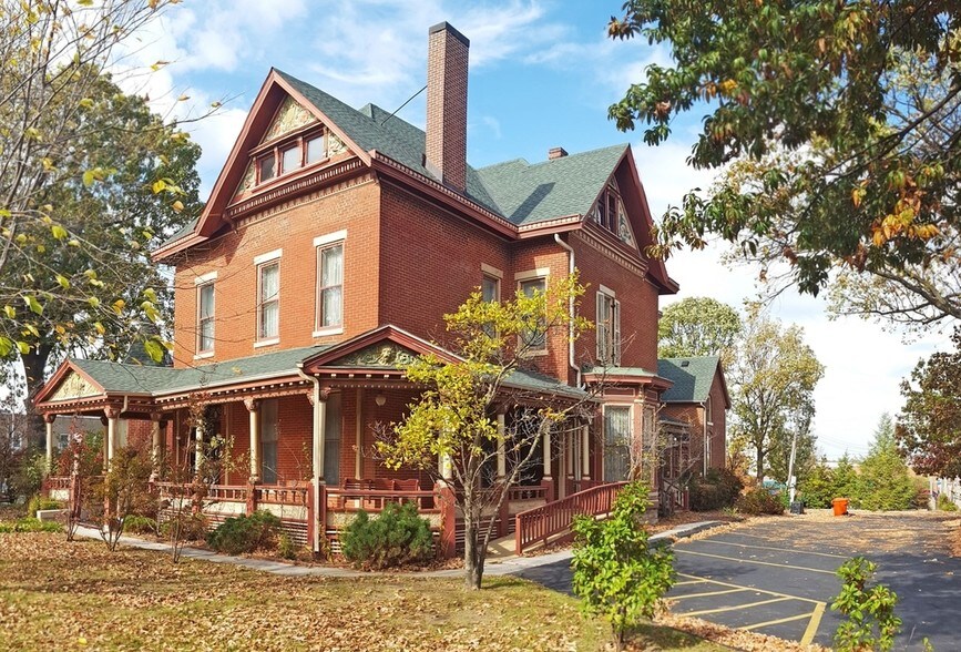 More Photos Of 435 E Walnut St, Springfield Specialty For Sale