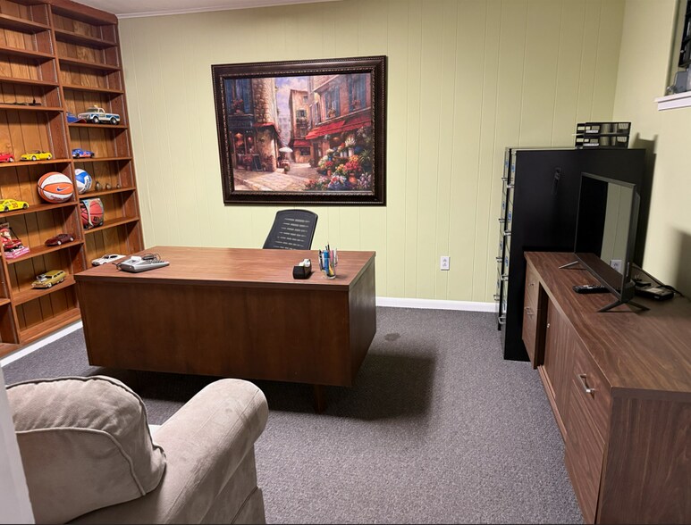 More Photos Of 4141 NW 6th St, Gainesville Warehouse For Lease