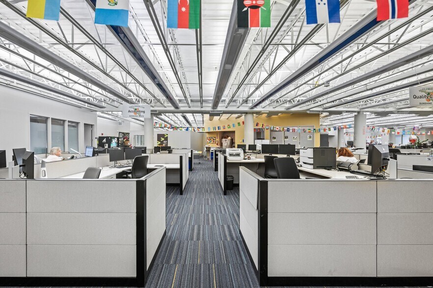 More Photos Of 6015 31st St E, Bradenton Office For Sale