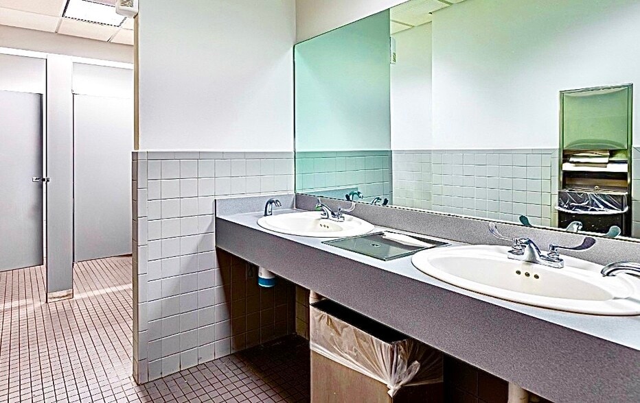 More Photos Of 616 FM 1960 Rd W, Houston Office For Sale