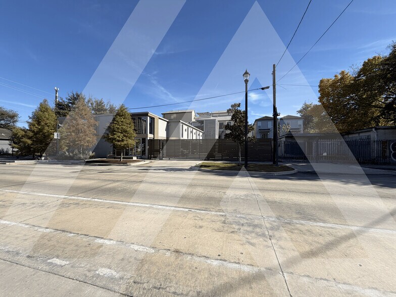 More Photos Of 2301 Caroline St, Houston Office For Lease