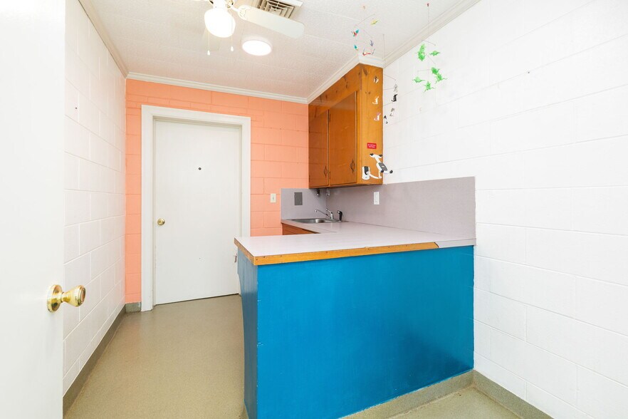 More Photos Of 101 Lea Rd, Kenbridge Healthcare For Sale