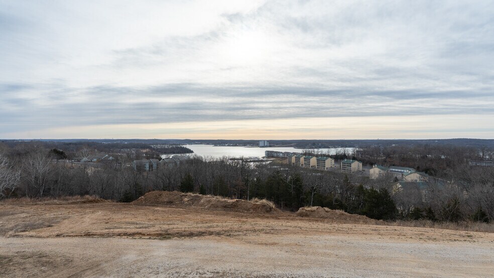 More Photos Of 4466 Horseshoe Bend Pky, Village Of Four Seasons General Retail For Sale