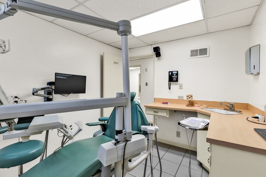 More Photos Of 7930 MacArthur Blvd, Oakland Medical For Sale